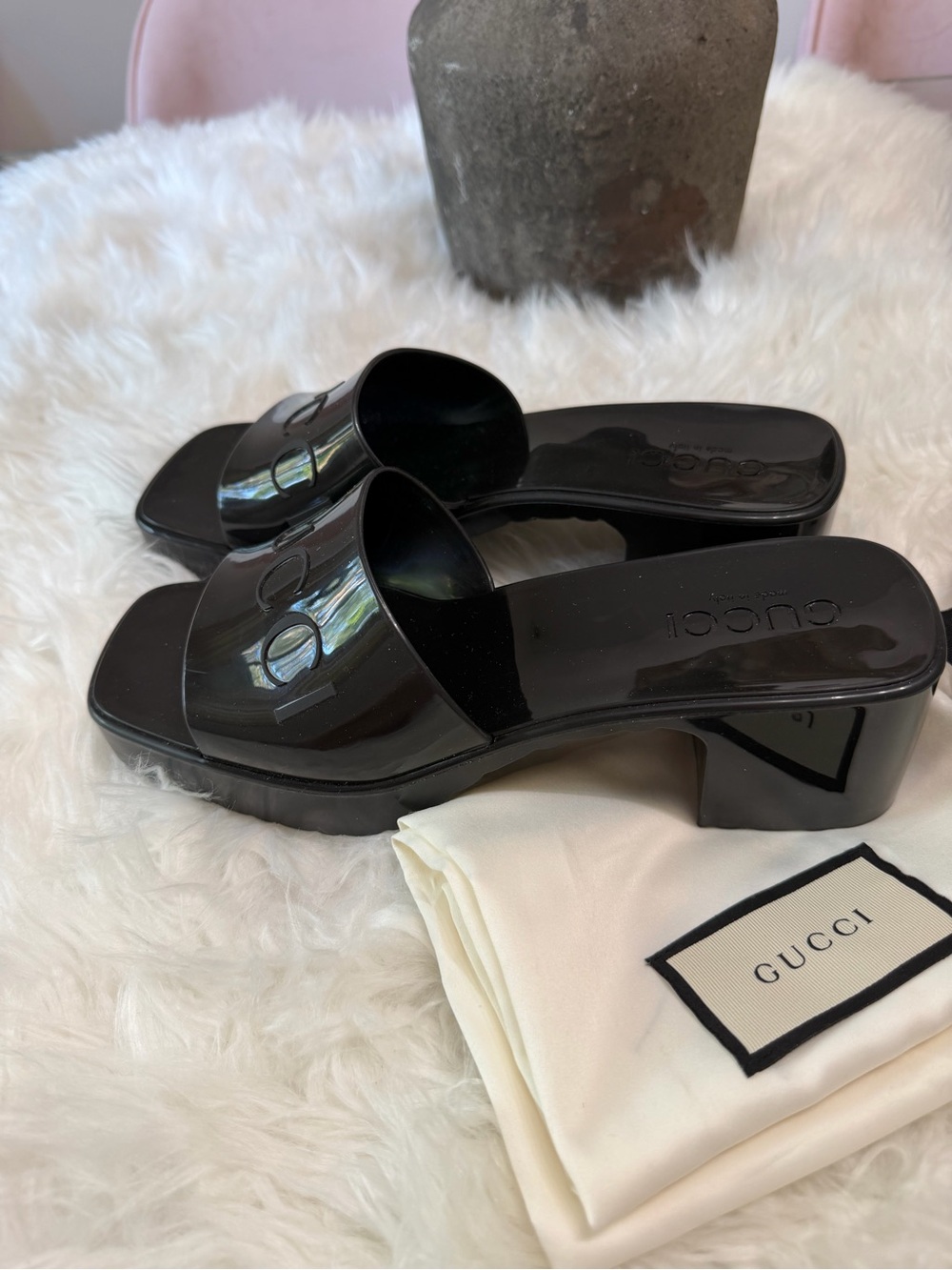 GUCCI RUBBER LOGO PLATFORM SANDALS - Picture 7 of 8